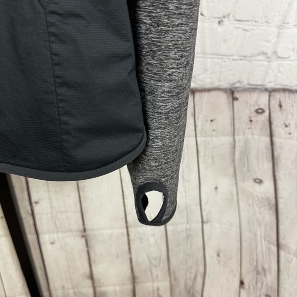 Lululemon Men’s Black and Gray Pullover Lightweight Vented Top No Size Tag - Picture 3 of 6